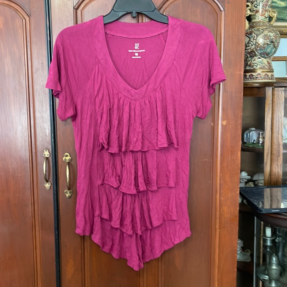 New York & Company Vintage Ruffle Layered Short Sleeve Shirt Size Medium